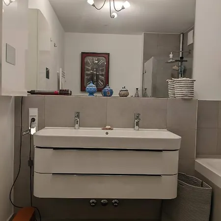 Either Private 2B2B Or Shared 1B1B, Luxury, Bright, Spacious Berlijn Buitenkant foto